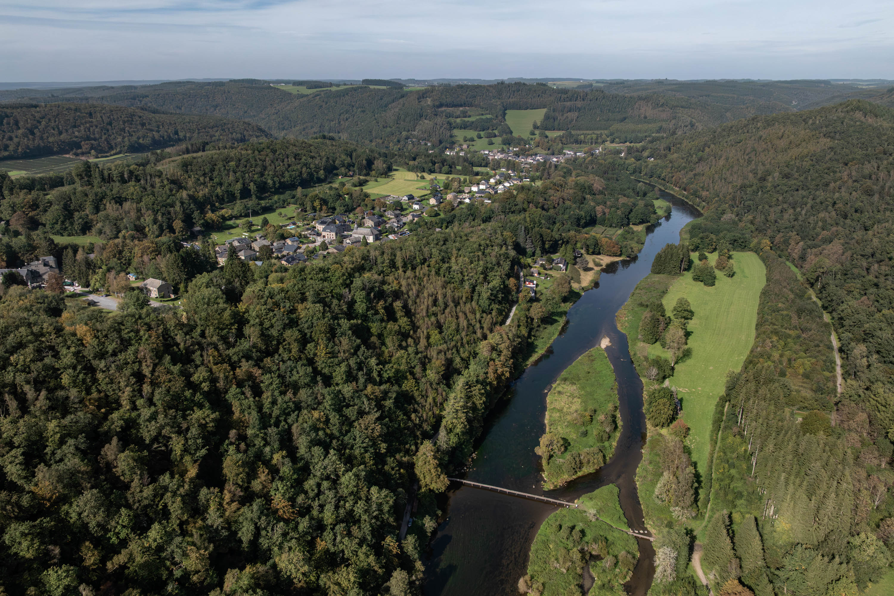 Vue aérienne du village de Laforêt et du Pont des Claies à Vresse-sur-Semois
