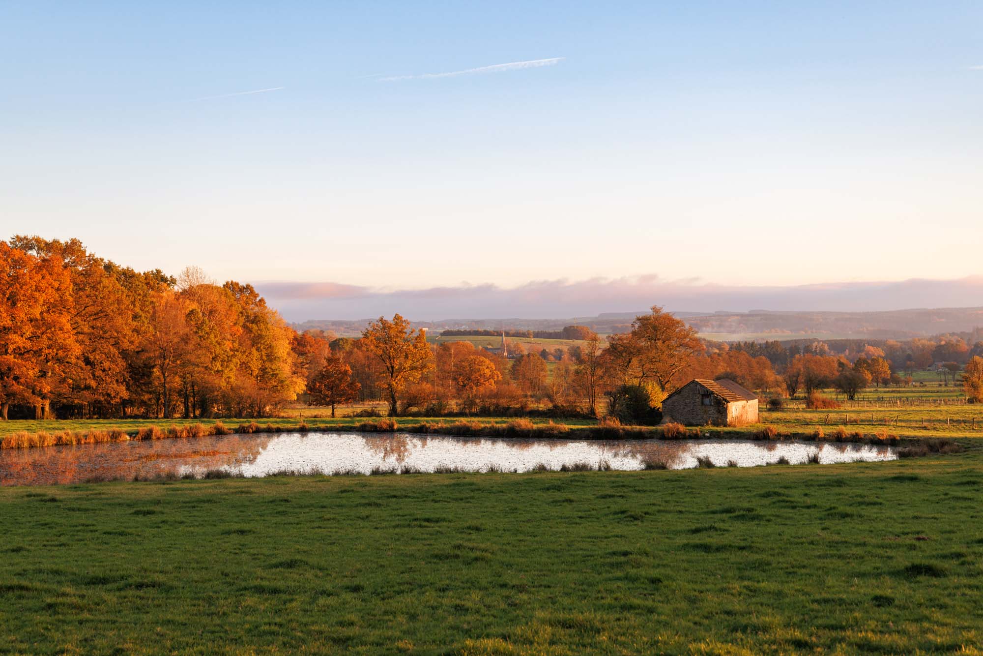 Plan d'eau en automne entre Bâclain et Montleban, près de Gouvy